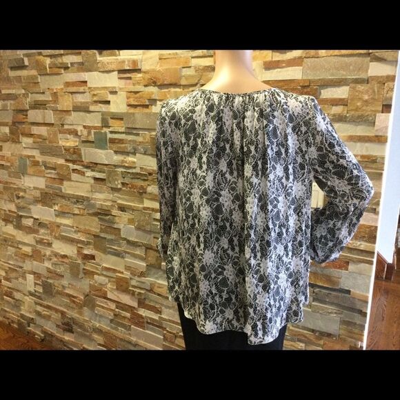 L’AGENCE 100% Silk Lace printed Tie neck blouse - Picture 2 of 8